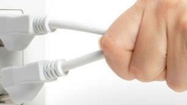 5 sai lầm khiến nỗ lực tiết kiệm điện ngày nắng nóng hóa công cốc