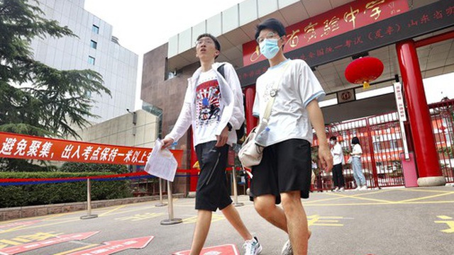 Trung Quốc bắt đầu thi đại học: Thí sinh mắc COVID-19 được làm bài thi trong bệnh viện