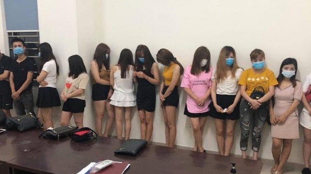 Hà Nội truy quét nạn mại dâm, tụ tập đứng đường trong mùa dịch