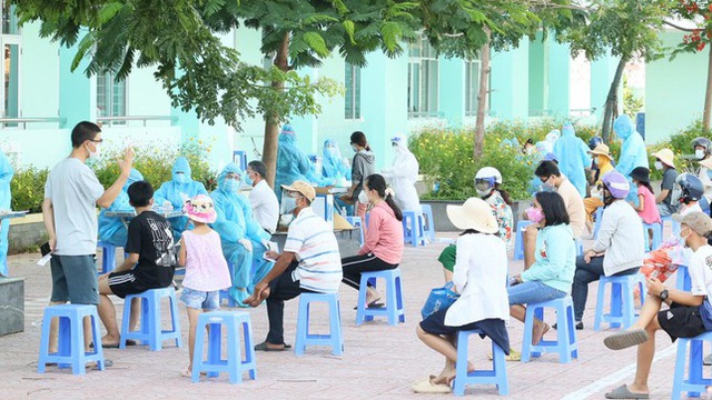 Nhiều thí sinh ở Ninh Thuận và Bà Rịa-Vũng Tàu dương tính với SARS-CoV-2 sau kỳ thi THPT