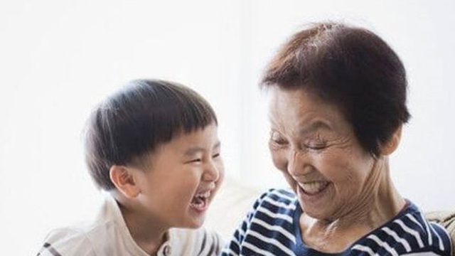 Bà nội hay bà ngoại tốt hơn, lời nói của đứa trẻ khiến người nhà hoảng hốt