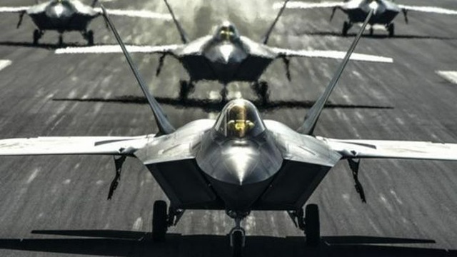 Lượng lớn chưa từng có ‘Chim ăn thịt’ F-22 tập kết ở Guam để làm gì?