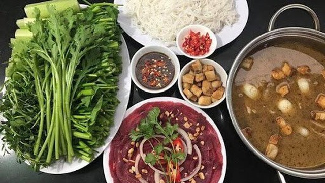 Món ngon cuối tuần: Cách nấu lẩu bò mắm ruốc ngon như ngoài hàng