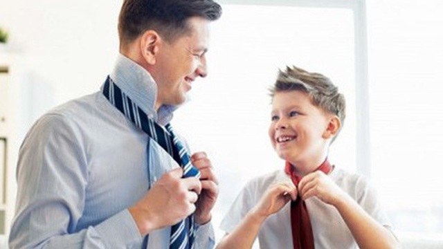 Khi nuôi dạy con trai, “mẹ lùi 1 bước, bố tiến 1 bước”: Mẹ bình tĩnh, bố nhiệt tình, sự trưởng thành của con càng thêm xán lạn