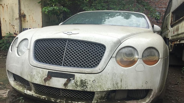 Siêu phẩm bạc tỷ một thời Bentley Continental GTC bị đại gia 'bỏ quên', nghe thời gian nằm phơi mưa gió mà choáng váng