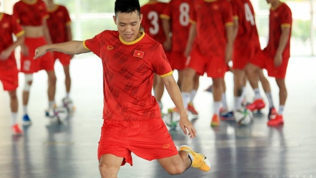 ĐT Việt Nam căng mình tập luyện trước trận giao hữu với Tây Ban Nha