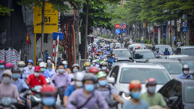 Hà Nội tháo dỡ 39 chốt kiểm soát, nới lỏng 19 địa bàn, nhiều tuyến phố “tấp nập”
