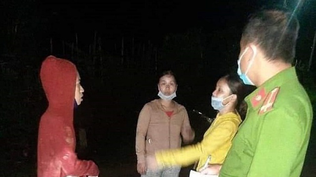 Xuyên đêm tìm kiếm 5 người dân đi nhổ nấm tràm bị lạc trong rừng