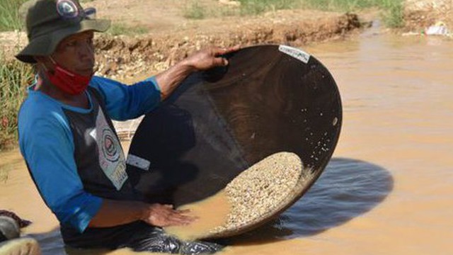 Nghề đào kim cương ở Indonesia: Đánh cược mạng sống