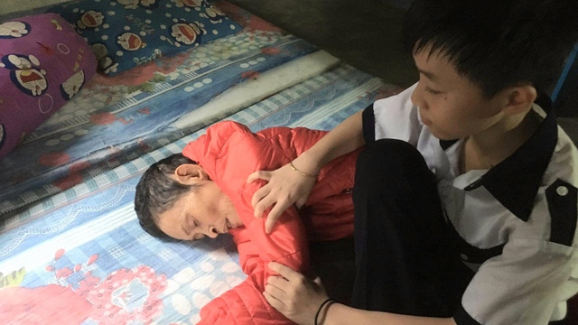 'Nếu cho con điều ước, con ước có tiền chữa bệnh cho mẹ’