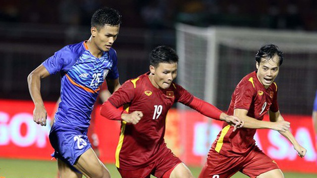 Quang Hải tìm vị trí tại Pau FC hay về đá AFF Cup?