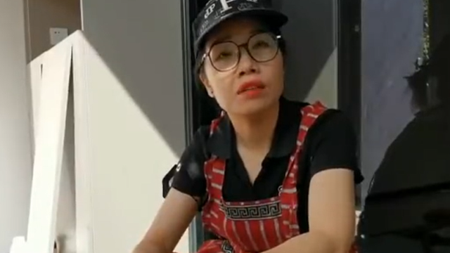 Bỏ việc văn phòng sang làm tạp vụ, cô gái mua được 2 căn nhà và xe sau 2 năm