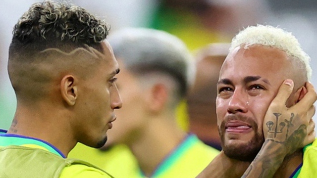 Neymar và dàn sao Brazil bật khóc nức nở khi thua đau Croatia