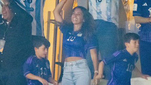 Vợ con Messi ăn mừng phấn khích khi Argentina vô địch World Cup 2022