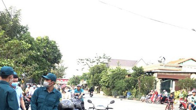 Vụ thi thể đầu gần lìa cổ ở Bình Dương: Tìm người đàn ông sống chung