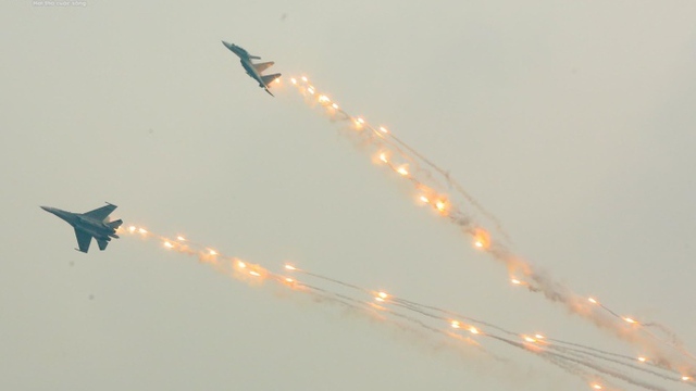 Nhiệm vụ quan trọng của đạn mồi bẫy nhiệt trên tiêm kích Su-30MK2