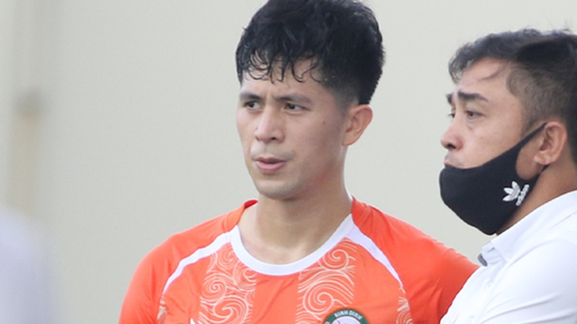 Trần Đình Trọng chọn số áo 21, ngồi ngoài trong ngày "ra mắt" Bình Định