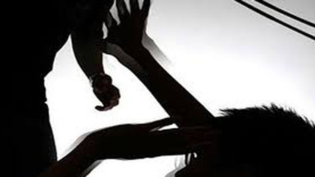 Bắt gã đàn ông dùng khúc gỗ đánh mẹ ruột tử vong do mâu thuẫn