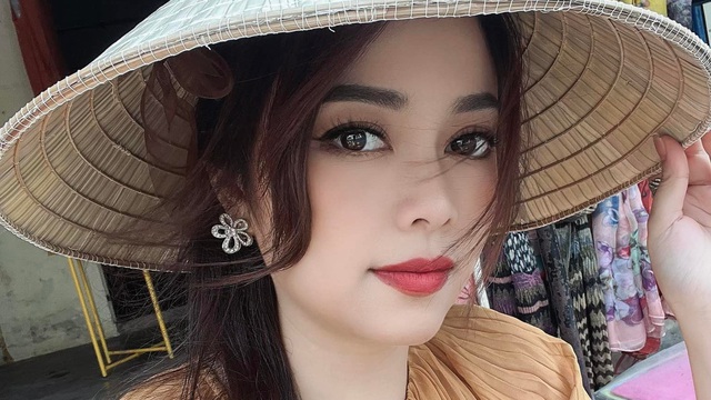 Hằng Túi bỗng viết status ẩn ý: Gặp nhưng không cẩn thận - của tôi cũng hoá của em!