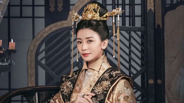 Hoàng đế "dính chiêu" của cung nữ hơn 17 tuổi, hết lòng si mê, đày hoàng hậu vào lãnh cung
