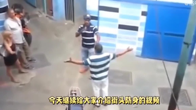 Clip: Gây sự nhầm "cao thủ", 2 tên côn đồ nhận ngay kết đắng
