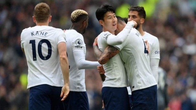 Tottenham tưng bừng với show diễn của Son Heung Min trước Leicester