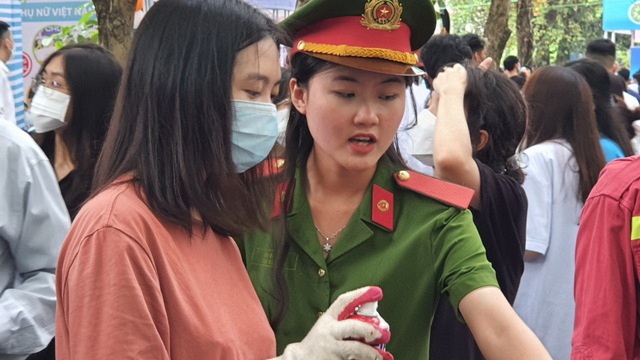 Thí sinh cần lưu ý gì khi xét tuyển vào các trường công an, quân đội?