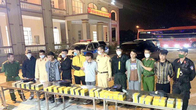 Bắt 4 đối tượng vận chuyển 115 bánh heroin từ Lào về Việt Nam