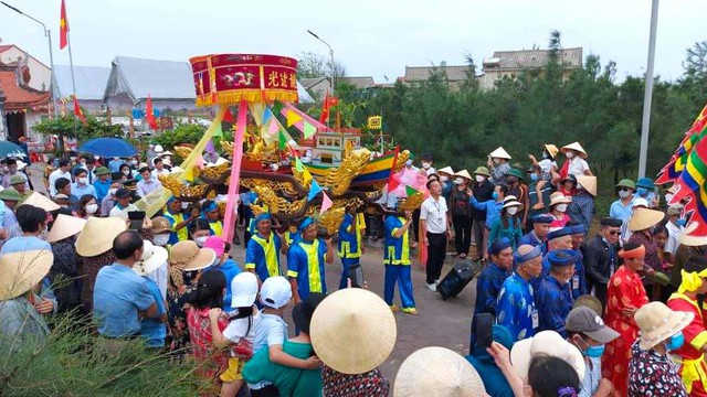 Độc đáo lễ hội cầu ngư Nhượng Bạn, hàng nghìn người đổ về tham gia