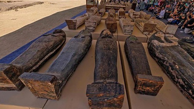 Khai quật được hàng trăm quan tài Ai Cập cổ đại, xác ướp mèo và tượng dát vàng gần Cairo