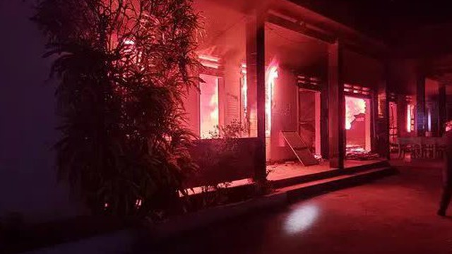 Trụ sở UBND xã ở Quảng Nam cháy ngùn ngụt