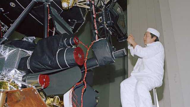 Các kỹ sư NASA đang phải tìm lại hướng dẫn sử dụng để khắc phục sự cố của tàu Voyager 1