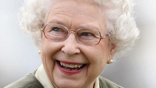 95 tuổi Nữ hoàng Anh vẫn có làn da đẹp mê