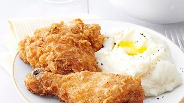 Bộ trưởng Môi trường Singapore khẳng định “trứng là một loại thịt”?!