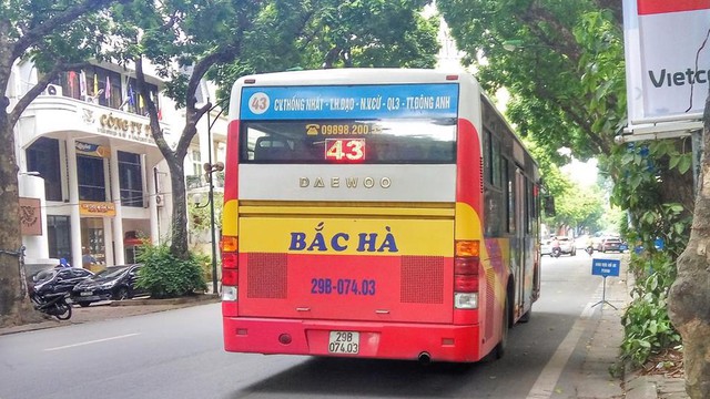 Hà Nội: 57 xe buýt phải dừng hoạt động khiến 200 lao động thất nghiệp