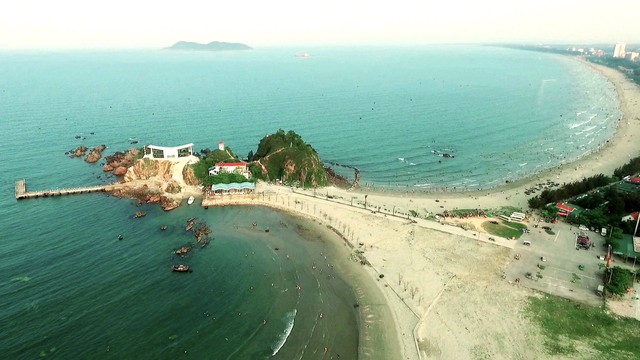 Di dời toàn bộ 220 ki-ốt dọc bờ biển để quy hoạch bãi biển Cửa Lò đẹp như "mơ"