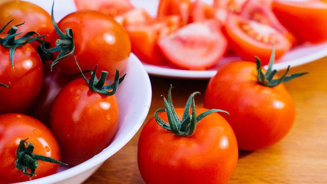 6 loại thực phẩm chống sạm da, cháy nắng trong mùa hè mà chuyên gia khuyên dùng