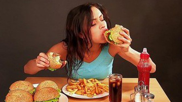 Những thói quen ăn uống ‘phá nát’ dạ dày, nhiều người Việt thường mắc phải