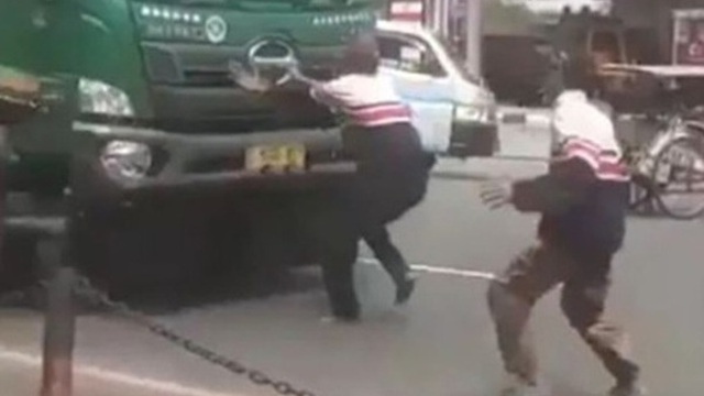 Chơi 'dao' TikTok, có ngày đứt tay? - 'Ma trận' TikTok giăng giăng không chỉ với người trẻ