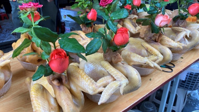 Chợ nhà giàu Hà Nội đỏ lửa suốt đêm, nấu cỗ phục vụ khách dịp Rằm tháng 7
