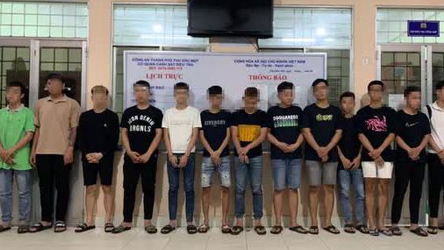 CLIP: 2 nhóm thanh niên chém nhau như phim ở Thủ Dầu Một