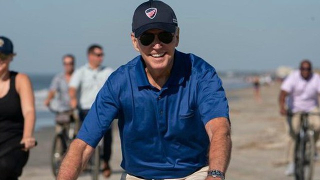 Tổng thống Mỹ Biden bị chỉ trích vì nghỉ quá nhiều