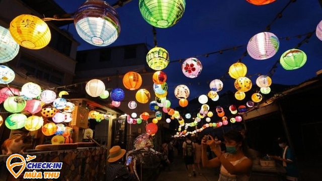 Ghé thăm làng chài cổ 300 tuổi ở Hong Kong: Thắp sáng 2500 chiếc đèn lồng dịp Trung thu