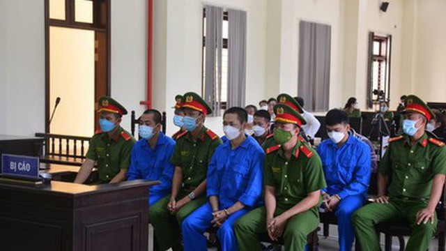 Đang xét xử "thiếu gia" cùng đồng bọn bắn chết người ở Long An