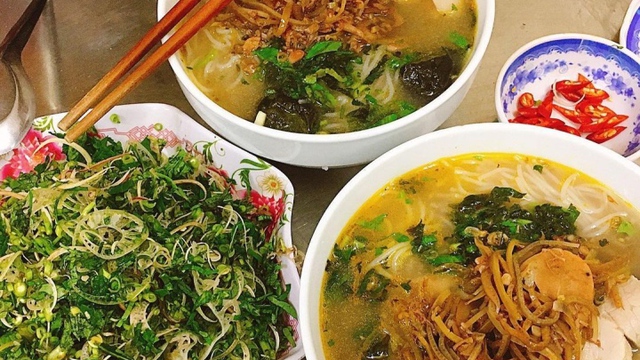Món bún lạ miệng gây thương nhớ với hương lá xương sông ở Thái Bình