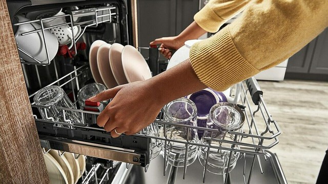 Người dùng băn khoăn: Tài chính dưới 10 triệu có mua được máy rửa bát không?