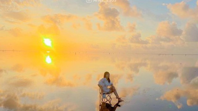 Bạn trẻ nô nức check-in 'bãi biển vô cực' tại Thái Bình