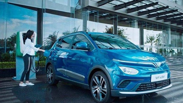 Sạc xe điện giờ cao điểm: Điểm yếu mới của xe điện