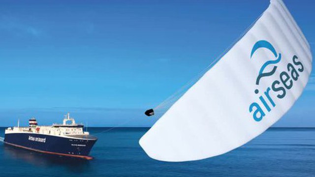 Bay cao 200m với tốc độ hơn 100km/h, diều khổng lồ kéo tàu tải trọng 21.528 tấn chạy trên biển