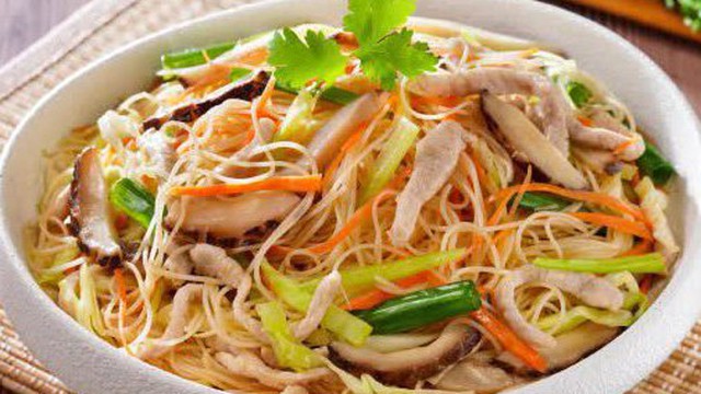 Bữa sáng làm bún xào cả nhà ăn vừa lạ miệng lại đủ chất!